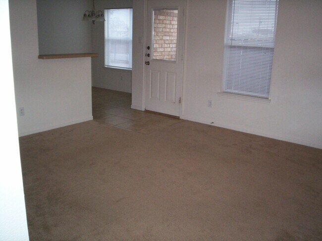 Building Photo - 2203 Botanical Dr