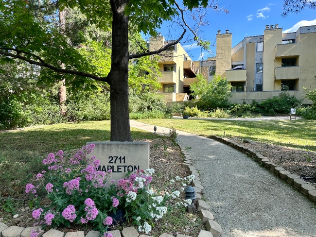 Primary Photo - 2711 Mapleton Ave
