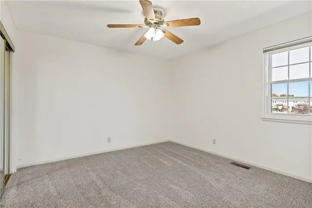 Building Photo - 215 Stonebridge Ln
