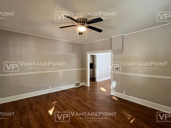 Building Photo - 370 S Main St