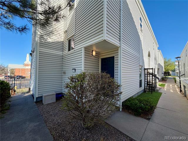 Building Photo - 11115 E Alameda Ave