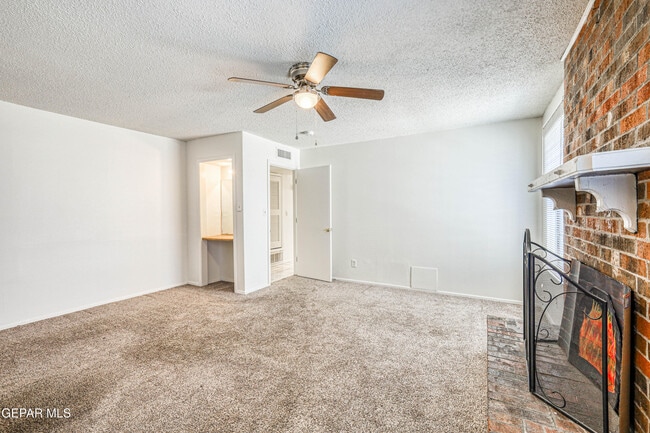Building Photo - 3008 Gaston Dr