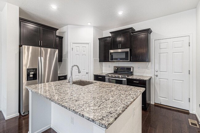 Building Photo - 221 Jackson Dr