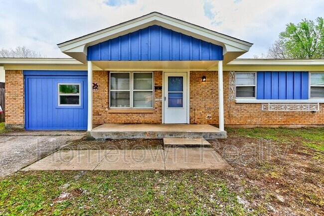 Building Photo - 1308 Mcdonald Dr