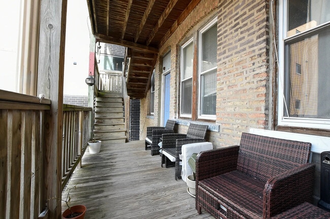 Building Photo - 2114 N California Ave