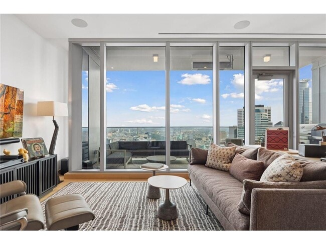 Building Photo - 255 Hennepin Ave