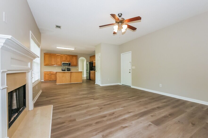 Building Photo - 440 The Gables Dr