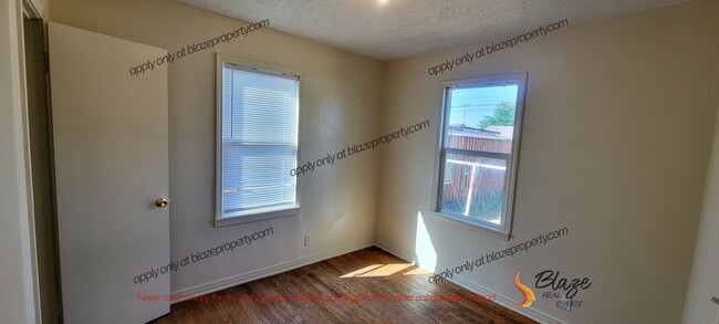 Building Photo - Your Cozy 2-Bedroom Oasis Awaits!