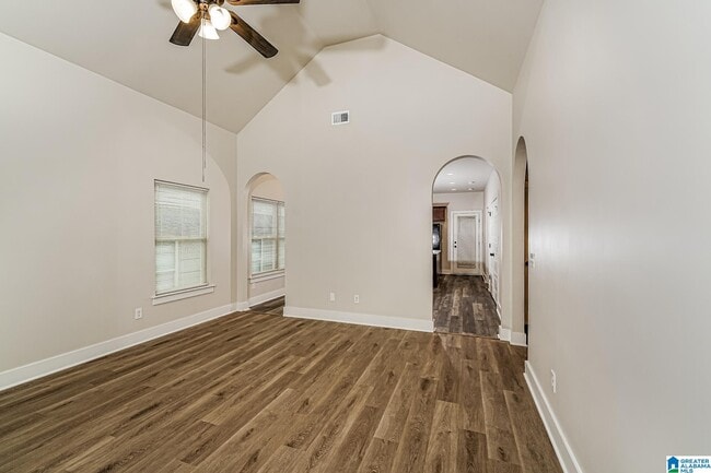 Building Photo - 915 Maple Trce