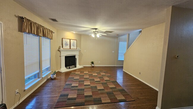 Building Photo - 8409 Romanway Dr
