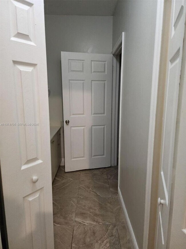 Building Photo - 1231 NE 32nd Ave