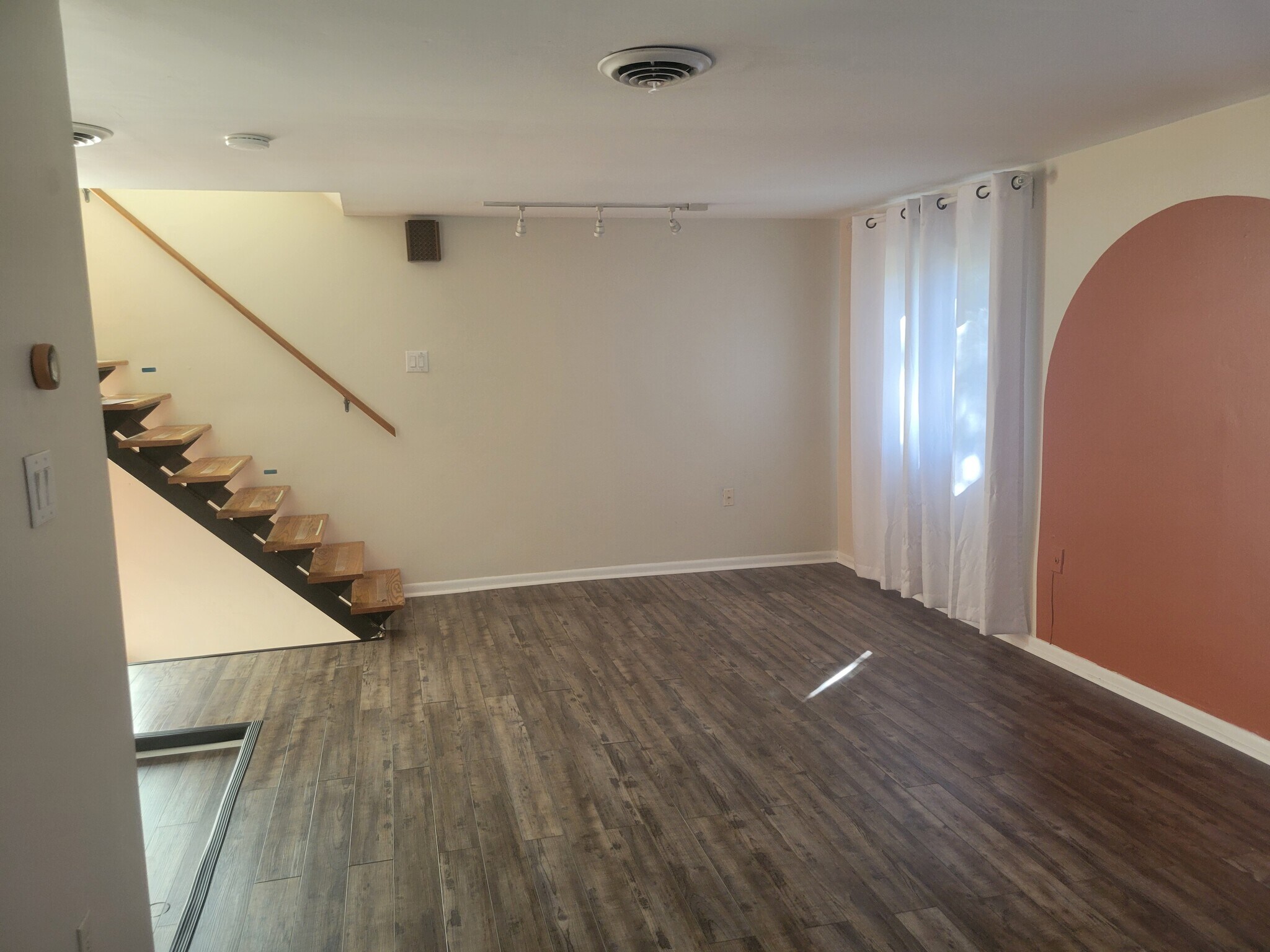 Living room - 1043 S Trenton Ave