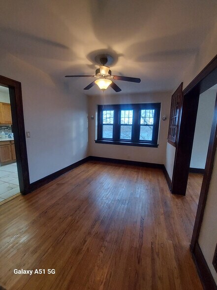 Building Photo - 442 N Main St