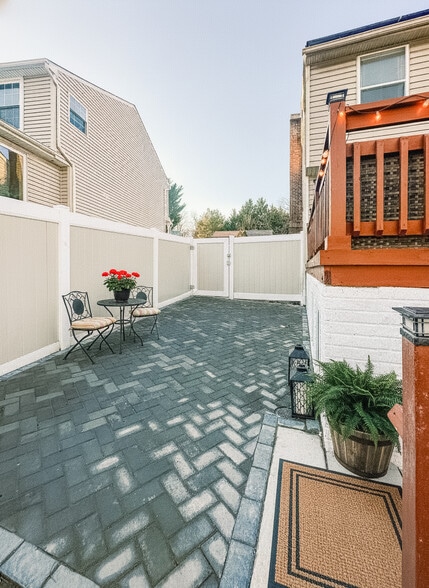 Private entrance with patio and fenced backyard - 6471 Grommet Dr