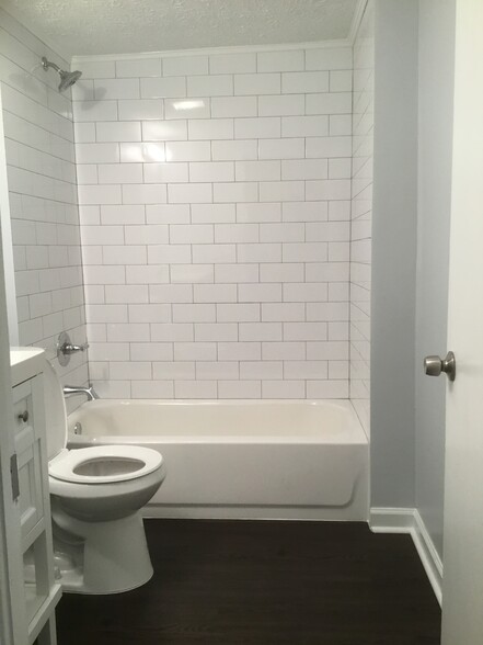 Hall Bath - 4801 Hamby Rd