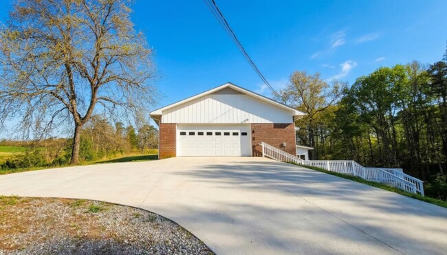 Building Photo - Spacious Rustic Home Near Amicalola Falls – Perfect for Large Families