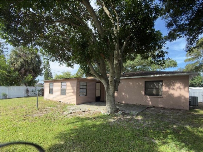 Building Photo - 11001 Longhill Dr