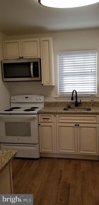 Building Photo - 8414 Red Ash Ct