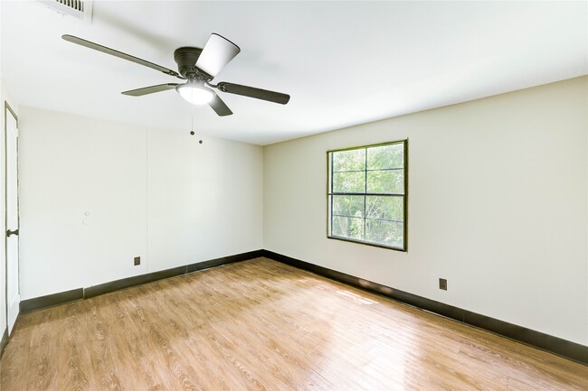 Building Photo - 26342 Hunters Trail