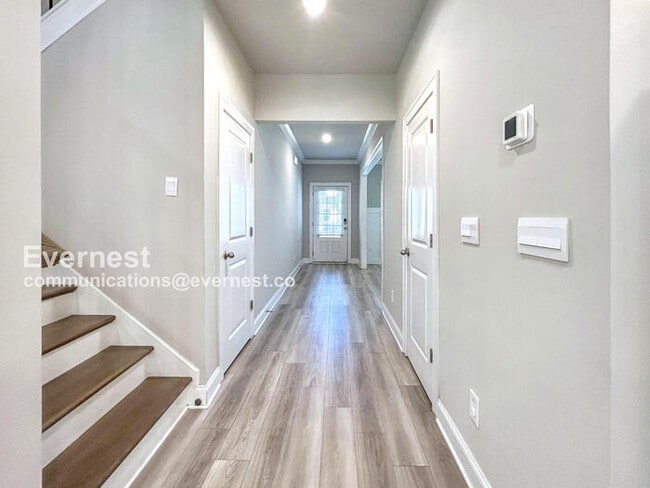 Building Photo - 662 Stately Dr
