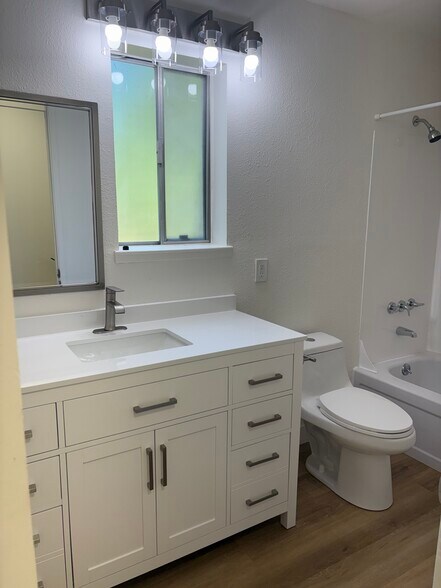 Building Photo - 230 San Andreas Dr