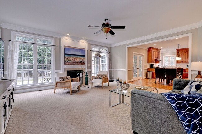Building Photo - Spacious 5BR/4BA Home in Yorktown – Convenient Location and Comfortable Living