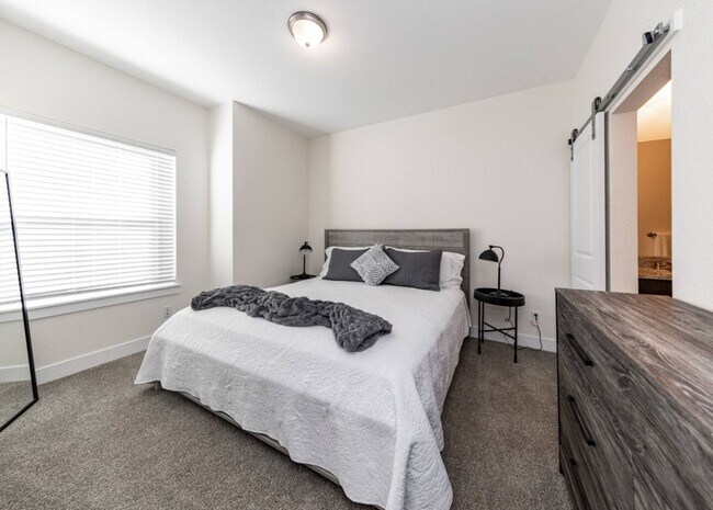 Building Photo - Westside, Next to Nature 2 Bed Luxury Apartment by Garden of the Gods