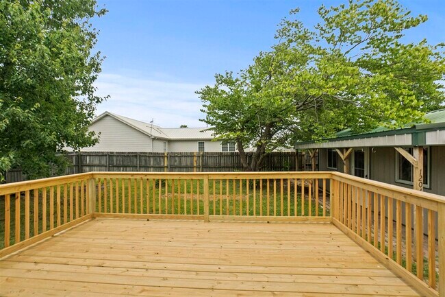 Building Photo - 1204 Derek Dr