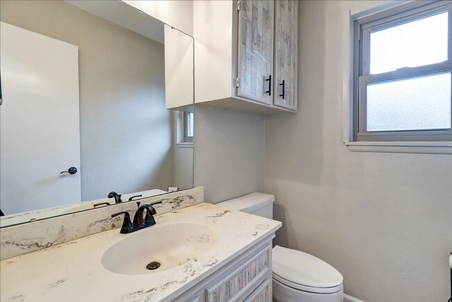 Building Photo - 5530 Tahoe Cir