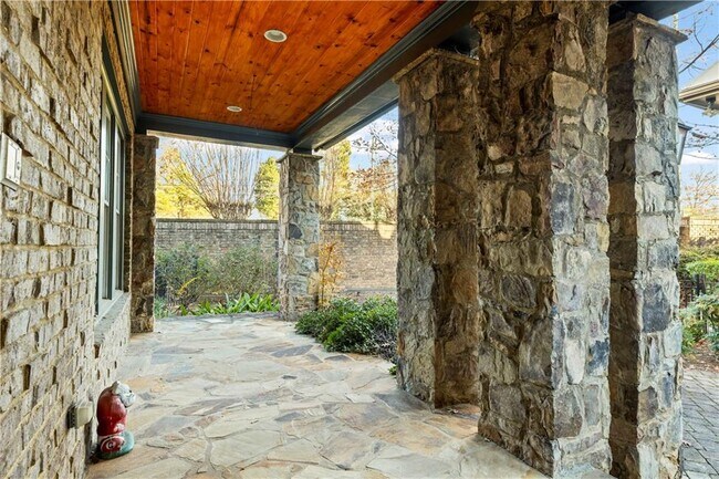 Building Photo - 2125 Cooper Lake Dr SE