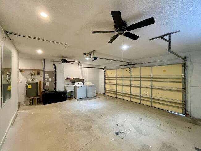 Building Photo - Spacious 4-Bed / 2-Bath Ranch in Rio Pinar...