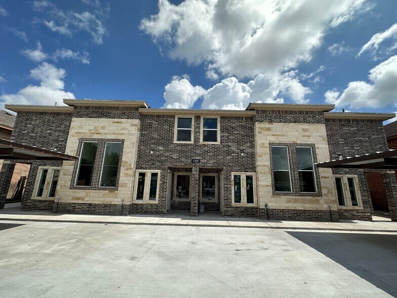 Primary Photo - 1308 W Fig Ave