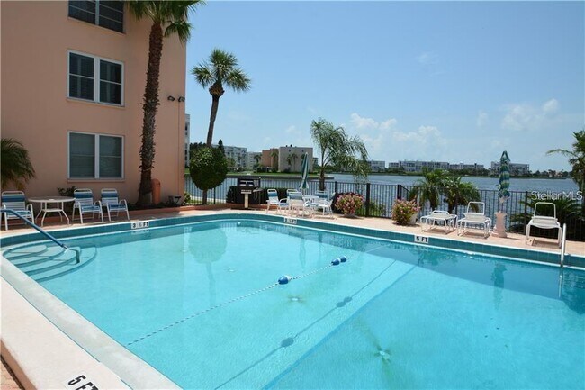 Building Photo - 7420 Bay Island Dr S