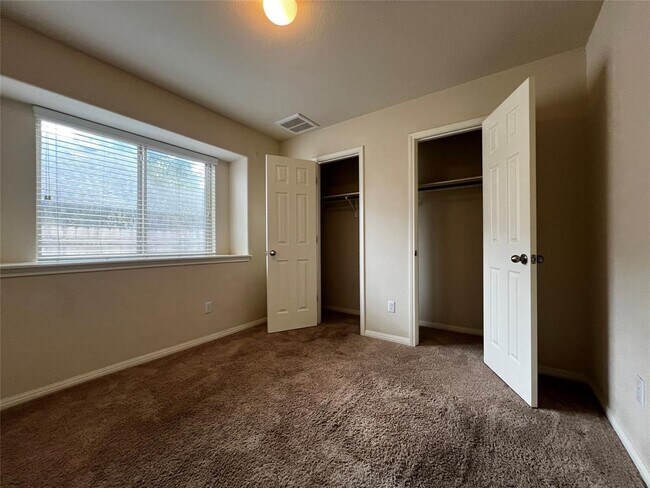 Building Photo - 2708 Cottonwood Shores Dr