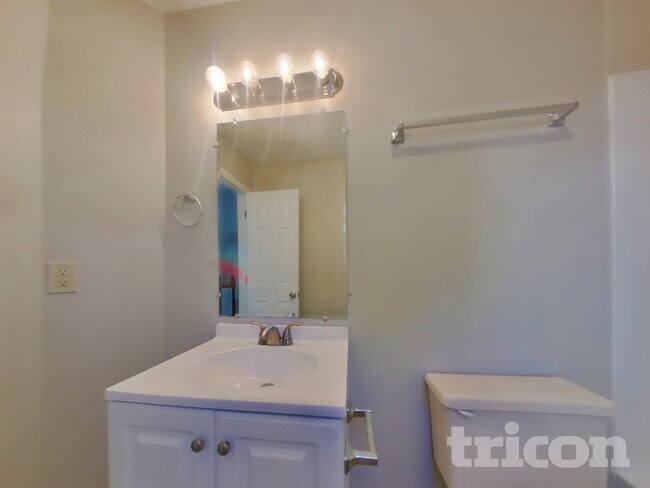 Building Photo - 623 Lockhart Ct NE