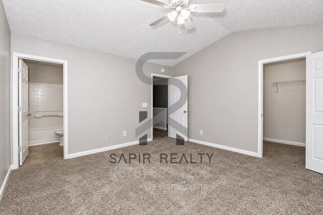 Building Photo - 5791 Strathmoor Manor Cir