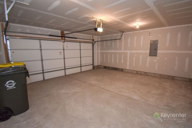 Building Photo - 4991 Franklin Cir