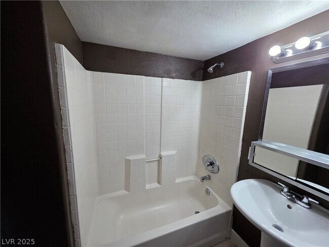 Building Photo - 5165 E Glendale Ave