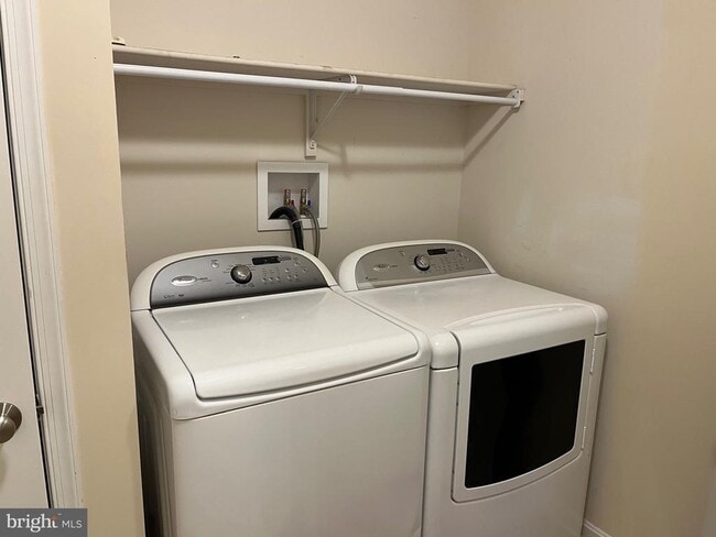 Building Photo - 113 Hotchkiss St