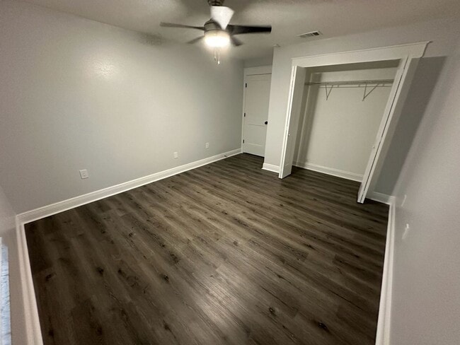 Building Photo - Spacious 4 Bedroom 3 Bath in Southoak