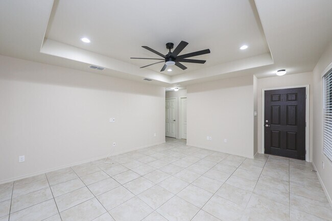 Building Photo - 704 Mercado Ln