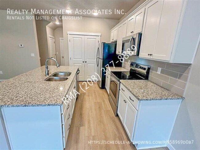 Building Photo - 412 N Traquair Ln