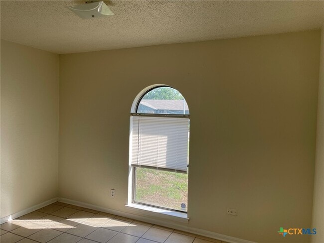 Building Photo - 2403 Hunt Dr