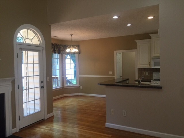 Building Photo - First floor living in Villages of Westminster in Williamsburg VA, Available February 2026!