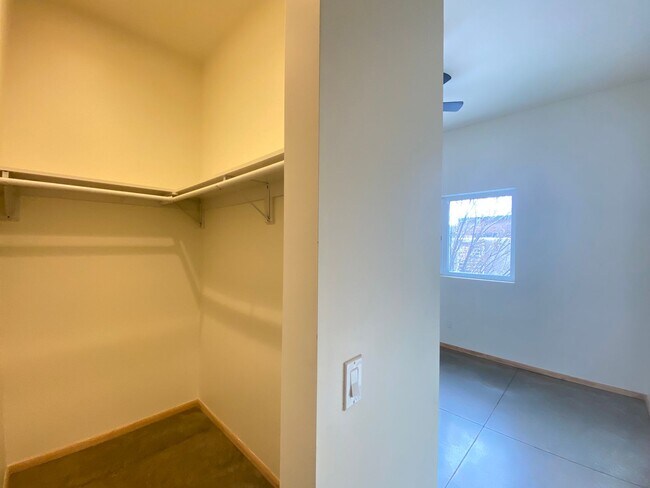 Building Photo - 1 MO. FREE RENT! Contemporary Retreat on Dunlap St.