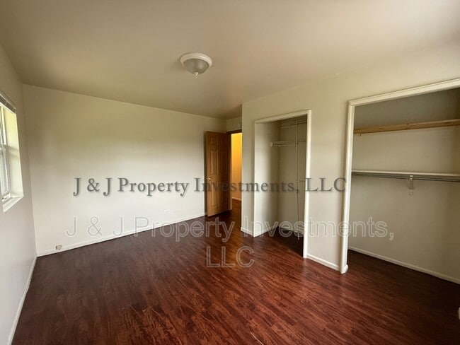 Building Photo - 408 E Clarendon Dr