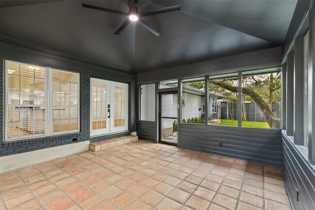 Building Photo - 1700 Barton Hills Dr