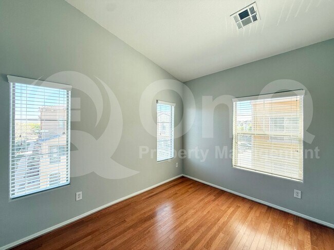 Building Photo - 900 S 94th St