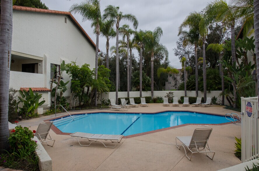 Building Photo - 3978 La Jolla Village Dr