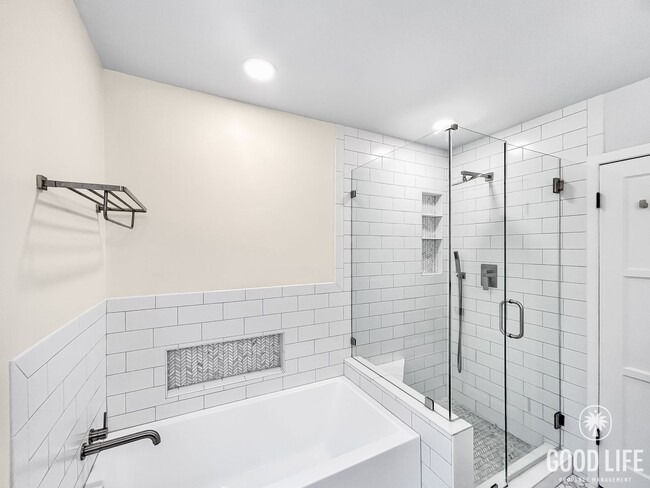 Building Photo - Beautiful 4BD/2.5 BA W/ Updated Bathrooms, A/C, and a Large Backyard in El Cerrito!